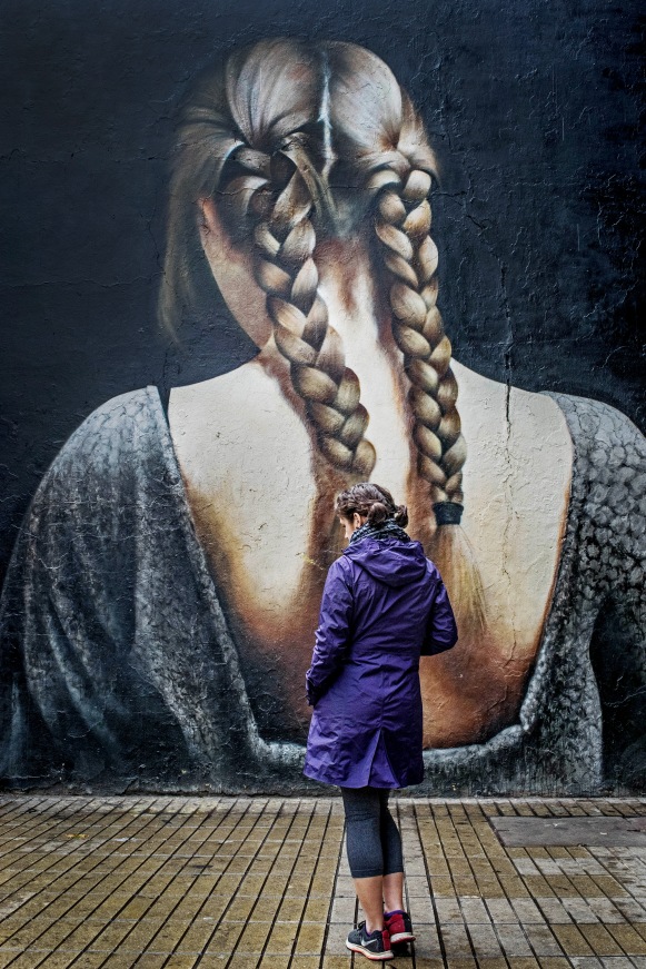 Santiago braids street art